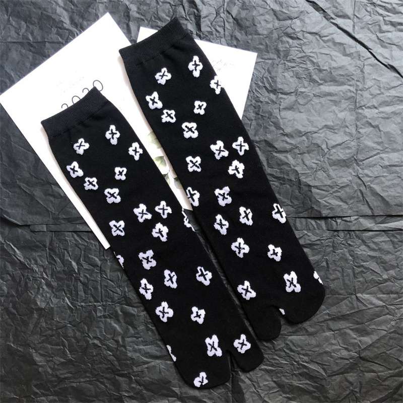 Japanese Multi-Color Jacquard Carrot Chestnut Flower Artistic Cute Two-Toe Socks Mid-Calf Tabi Toe Socks Trendy Socks - Image 36