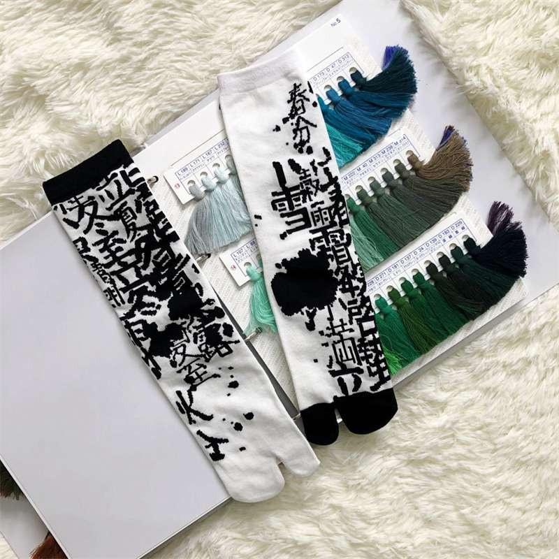 Japanese Multi-Color Jacquard Carrot Chestnut Flower Artistic Cute Two-Toe Socks Mid-Calf Tabi Toe Socks Trendy Socks - Image 31
