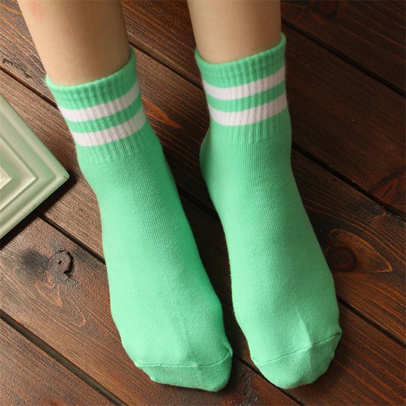 Parallel Bars Classic Stripes Couple Socks Wholesale College Style Tube Socks Retro Casual Socks for Men and Women - Image 2