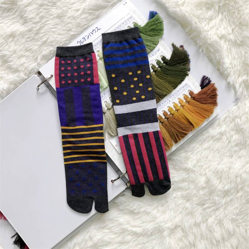 Japanese Multi-Color Jacquard Carrot Chestnut Flower Artistic Cute Two-Toe Socks Mid-Calf Tabi Toe Socks Trendy Socks - Image 27