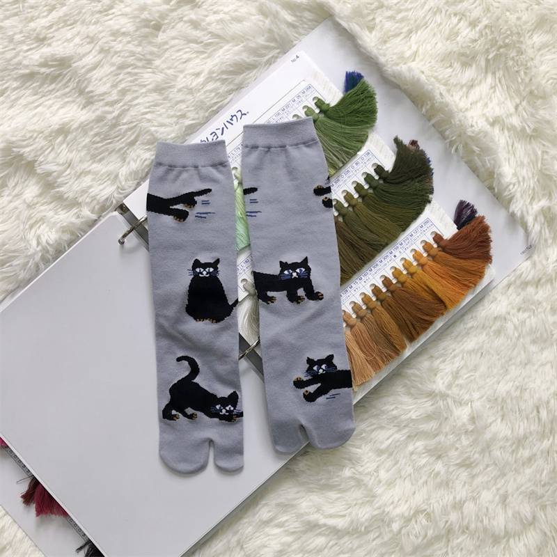 Japanese Multi-Color Jacquard Carrot Chestnut Flower Artistic Cute Two-Toe Socks Mid-Calf Tabi Toe Socks Trendy Socks - Image 26