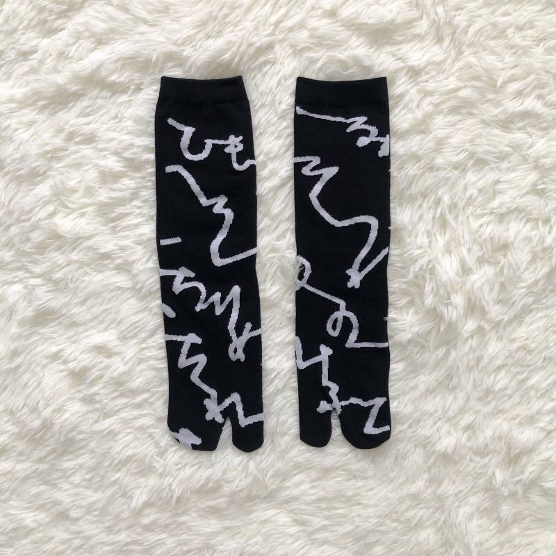 Japanese Multi-Color Jacquard Carrot Chestnut Flower Artistic Cute Two-Toe Socks Mid-Calf Tabi Toe Socks Trendy Socks - Image 23