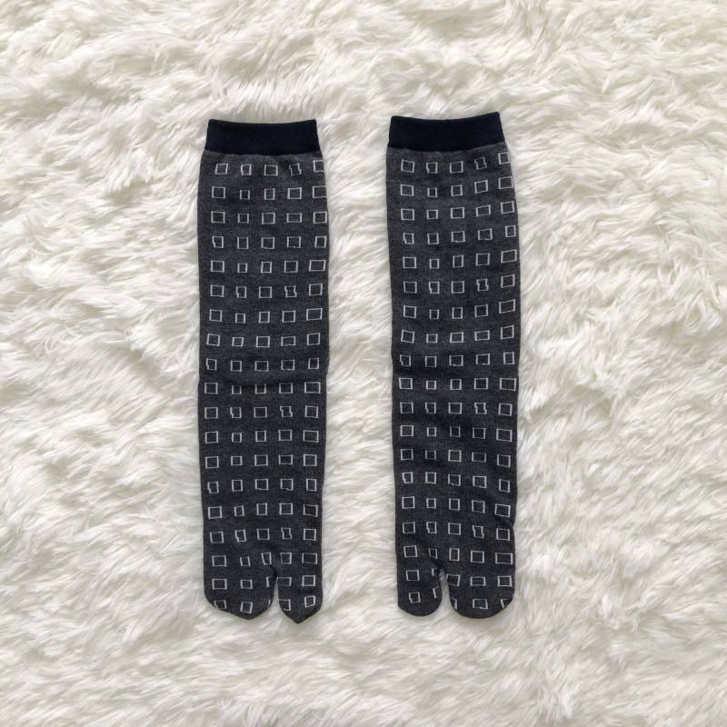 Japanese Multi-Color Jacquard Carrot Chestnut Flower Artistic Cute Two-Toe Socks Mid-Calf Tabi Toe Socks Trendy Socks - Image 22