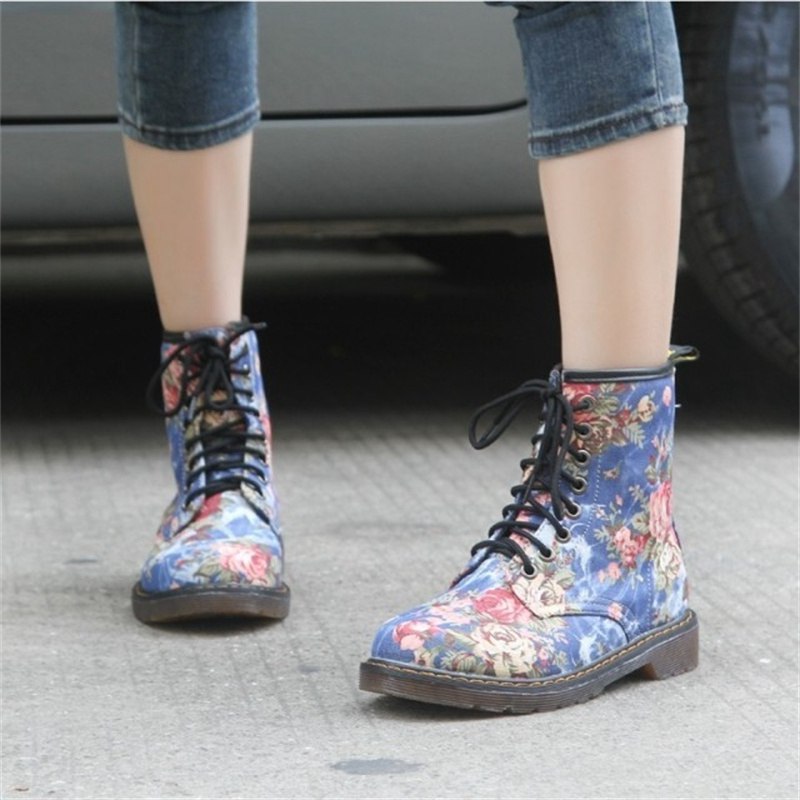 New Western Cowboy Style European and American Handsome Vintage Small Floral Flat Heel Short Boots High Top Martin Boots Manufacturers Cross-Border - Image 3