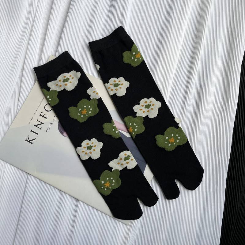 Japanese Multi-Color Jacquard Carrot Chestnut Flower Artistic Cute Two-Toe Socks Mid-Calf Tabi Toe Socks Trendy Socks - Image 12