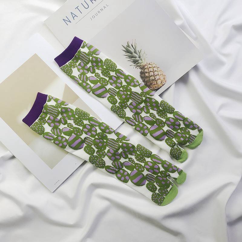 Japanese Multi-Color Jacquard Carrot Chestnut Flower Artistic Cute Two-Toe Socks Mid-Calf Tabi Toe Socks Trendy Socks - Image 2